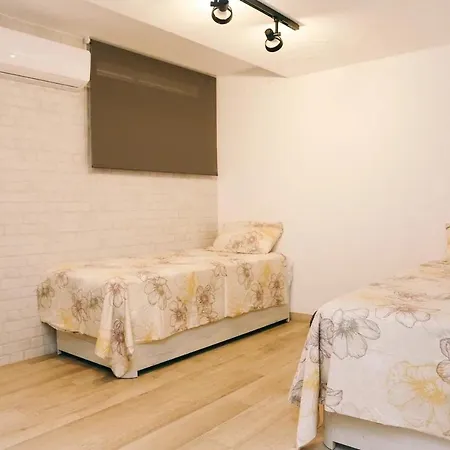 Oasis-family Townhouse Daire